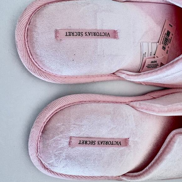 NWT Victorias\'s Secret Velvet Pom Pom Slippers Retro Glam M - Picture 3 of 8